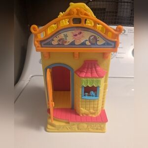 Fisher Price Sweet Streets Village Swimming Pool Beach Chair Dolphin Playhouse